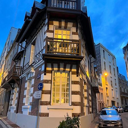 L’ Émeraude Trouville-sur-Mer Esterno foto